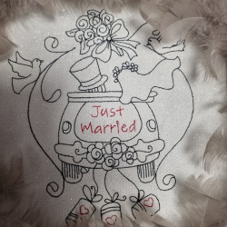 ADVENTSKALENDER 14. Dezember - Stickdatei Hochzeitsauto Just Married Line Art